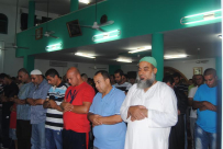  بالصور: شعائر صلاتي العشاء والتراويح في مسجد الزيتونة بمدينة الرملة 